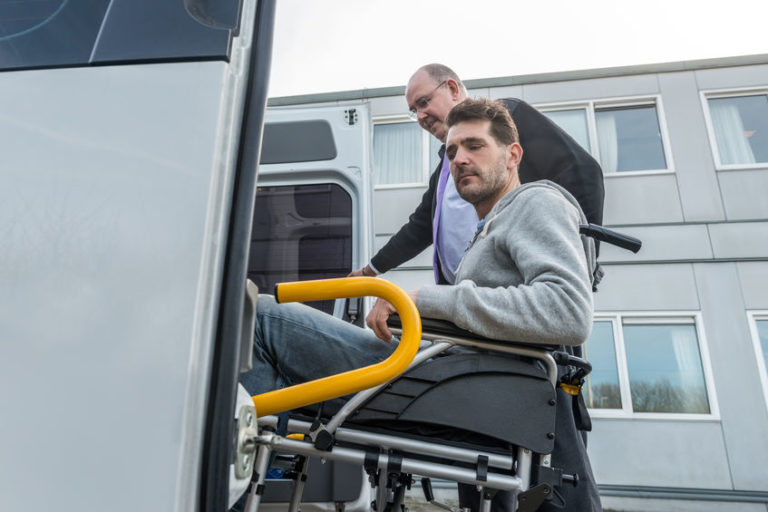 Rollstuhlfahrten / Fahrservice Herrmann GbR. Mit Sicherheit & Komfort unterwegs Menschen mit Handicap